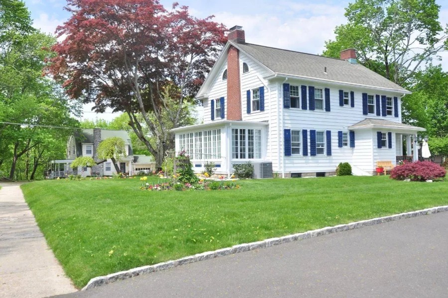 ما هو تفسير حلم بيع البيت والبكاء عليه؟