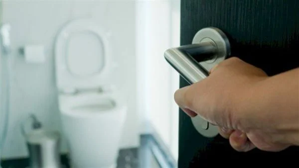 تفسير حلم دخول الحمام مع شخص اعرفه للمتزوجة لابن سيرين