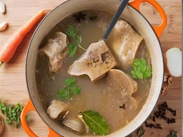 اعرف المزيد عن تفسير شرب مرق اللحم في المنام