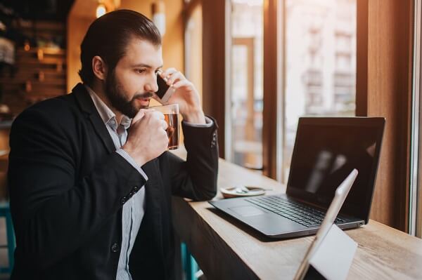 ما هو تفسير رؤية التحدث مع الوزير في المنام للرجل؟