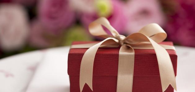 أهم تفسيرات رؤية الهدية بالحلم لابن سيرين