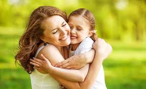 تعرف على تفسير حلمت أن أمي تحضني بقوة