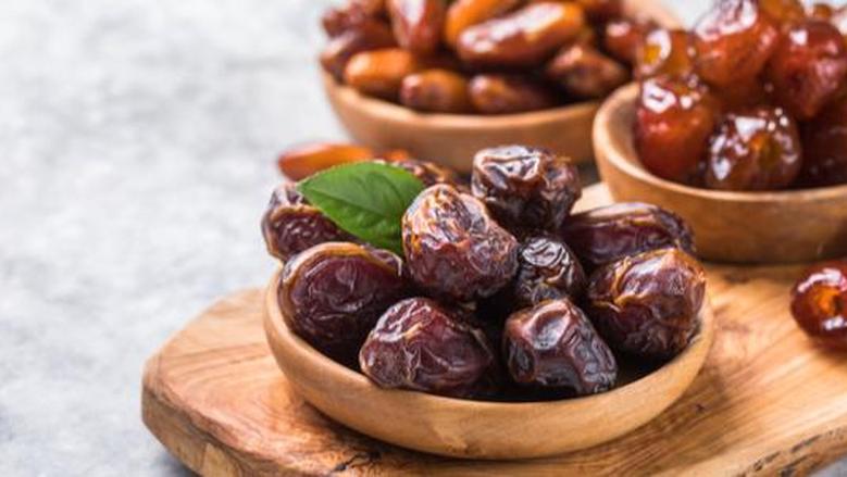 تعرف على أهم الدلالات المتعلقة بتفسير رؤية التمر في المنام للمتزوجة