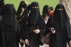 ما هو تفسير حلم امرأة لابسة عباية ونقاب؟