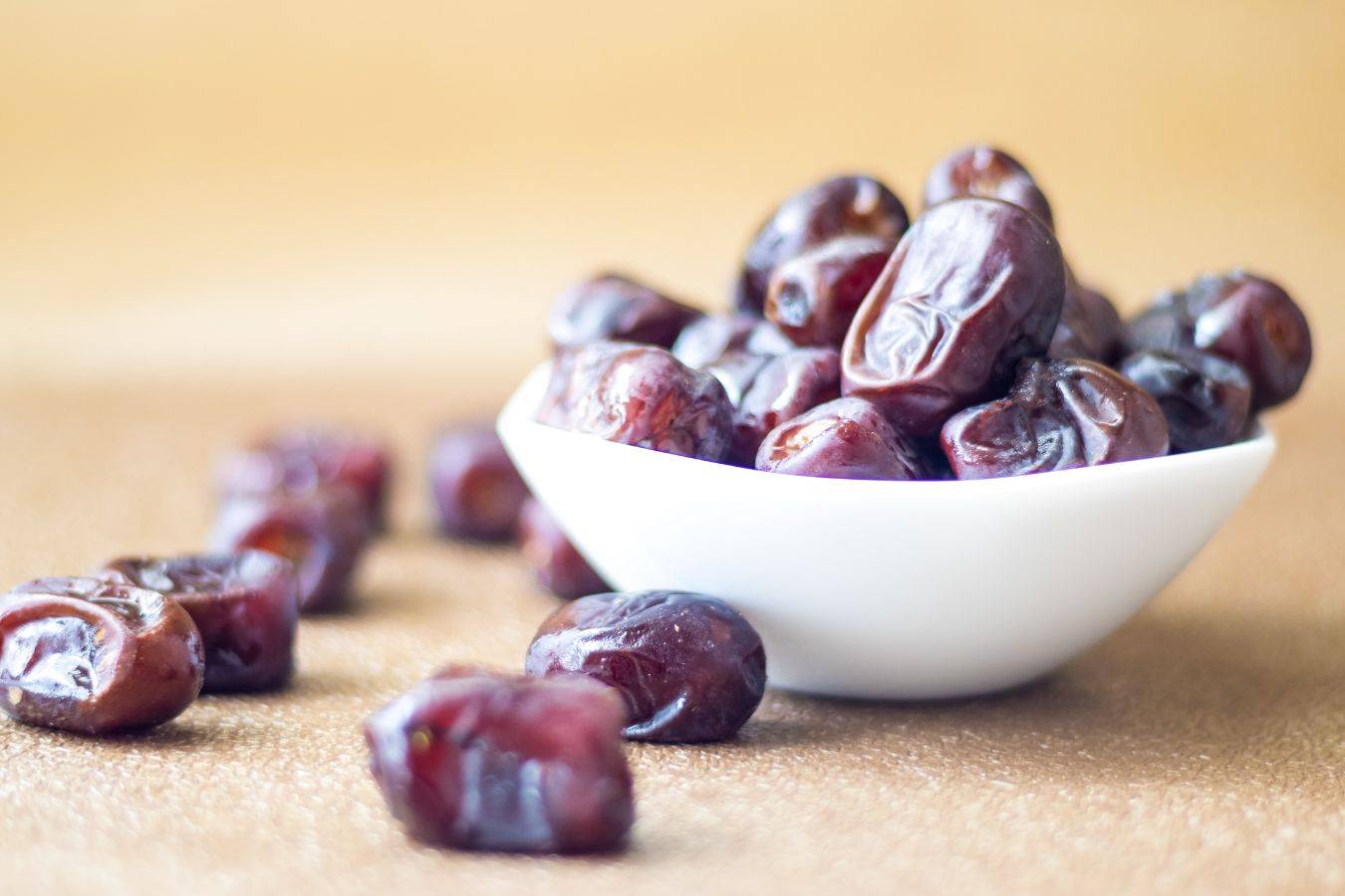 اعرف أكثر عن أهم تفسيرات ابن سيرين لرؤية التمر الأسود في المنام للمتزوجة