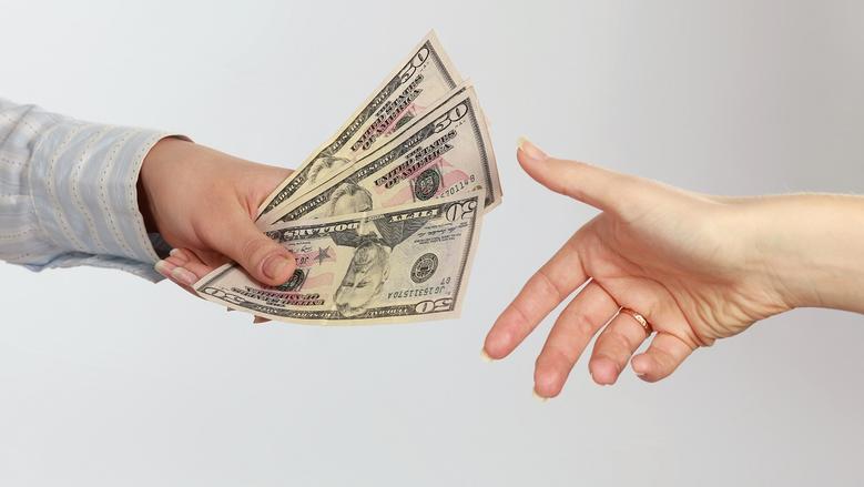 تعرف على أهم الدلالات المتعلقة بتفسير رؤية الميت يعطي نقود ورقية عند ابن سيرين