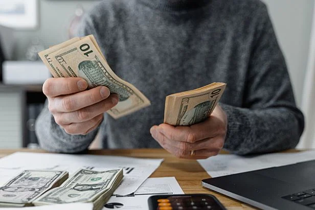 ما هي أهم تأويلات ابن سيرين عن تفسير رؤية المال؟