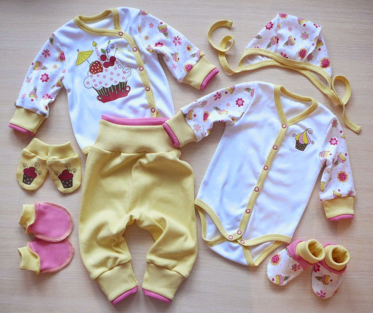 اعرف أكثر عن أهم الدلالات المتعلقة بتفسير حلم اهداء ملابس اطفال عند ابن سيرين